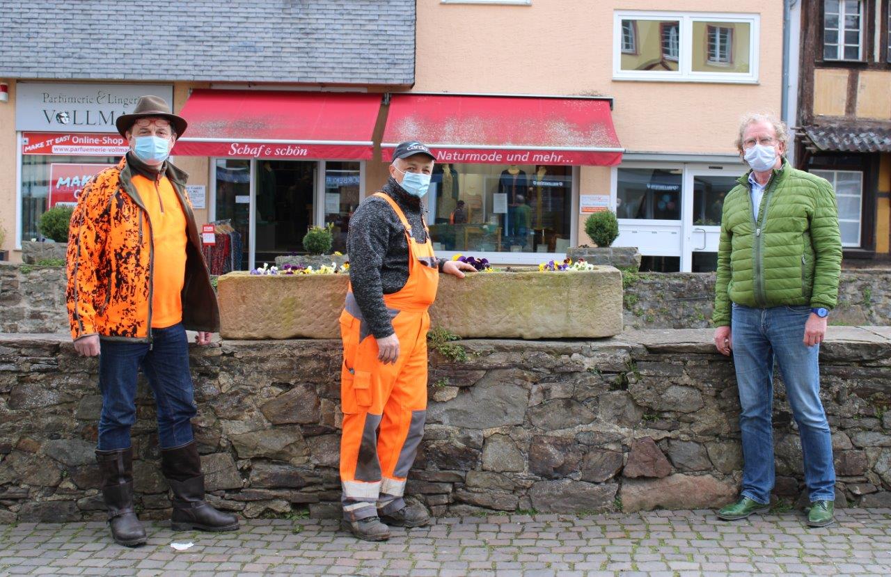 Heribert Rech spendet Blumen für Bad Münstereifel eifelschau.de