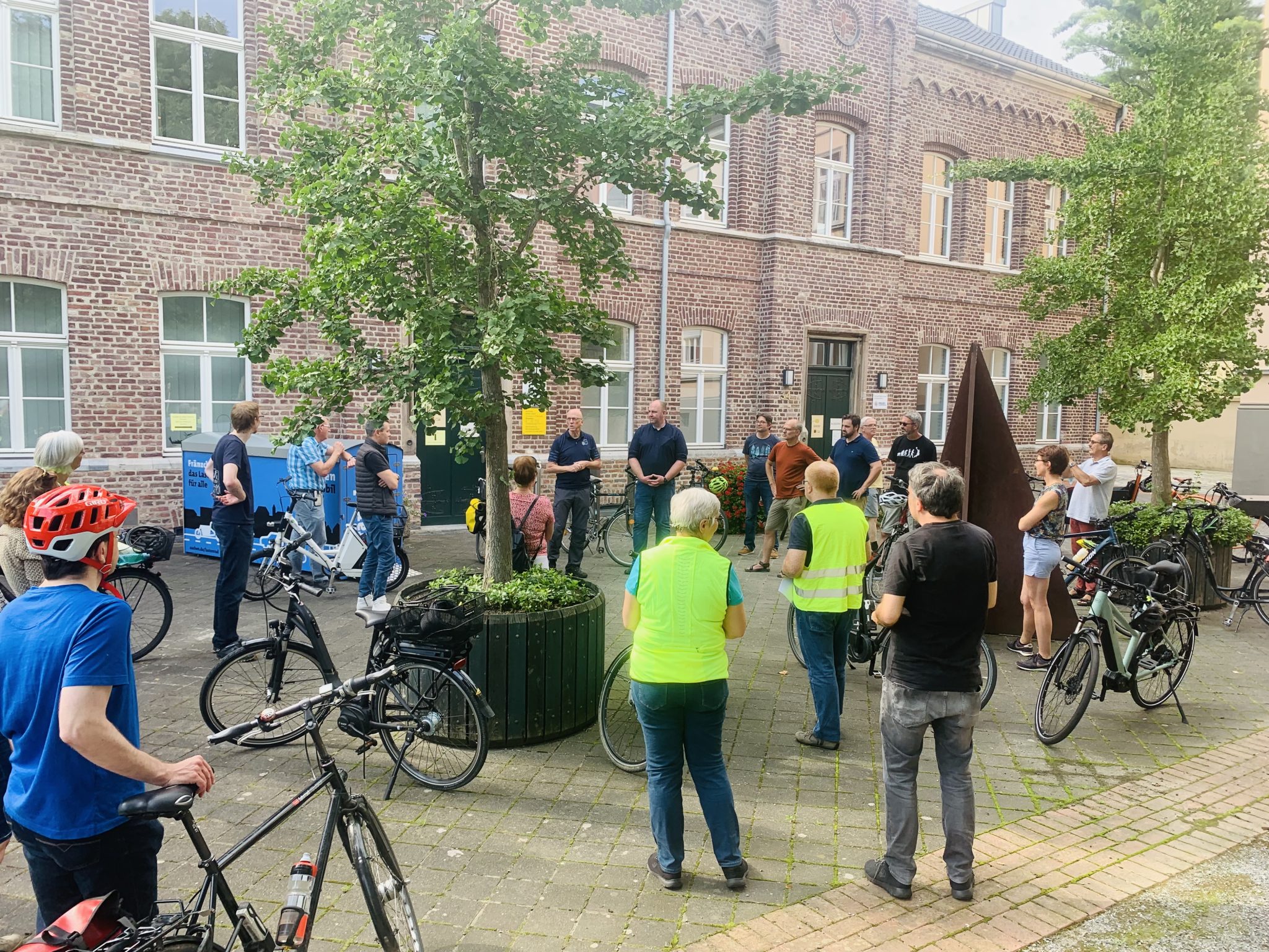 Mehr Sicherheit für Bürger*innen in Aachen Haaren vom Rad aus