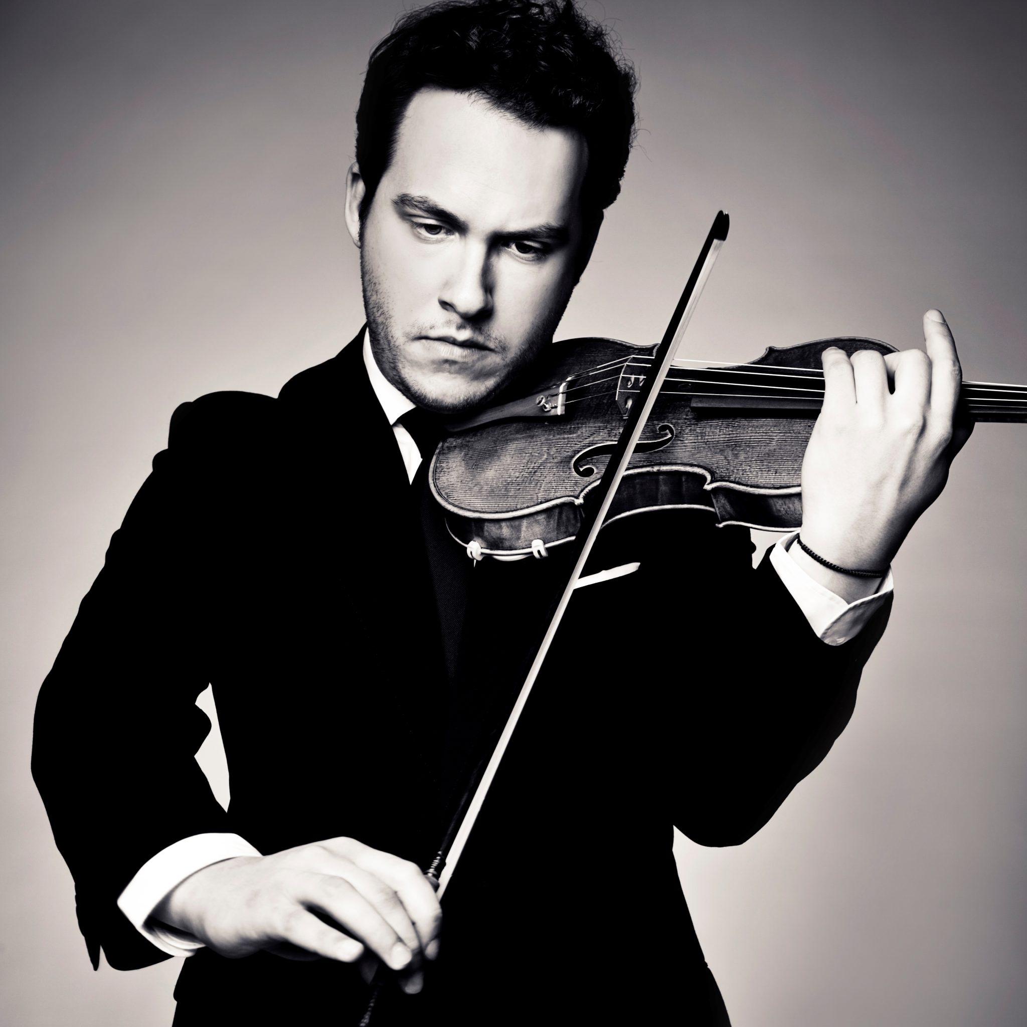 WeltklasseGeiger Giora Schmidt aus New York spielt im Villa Musica